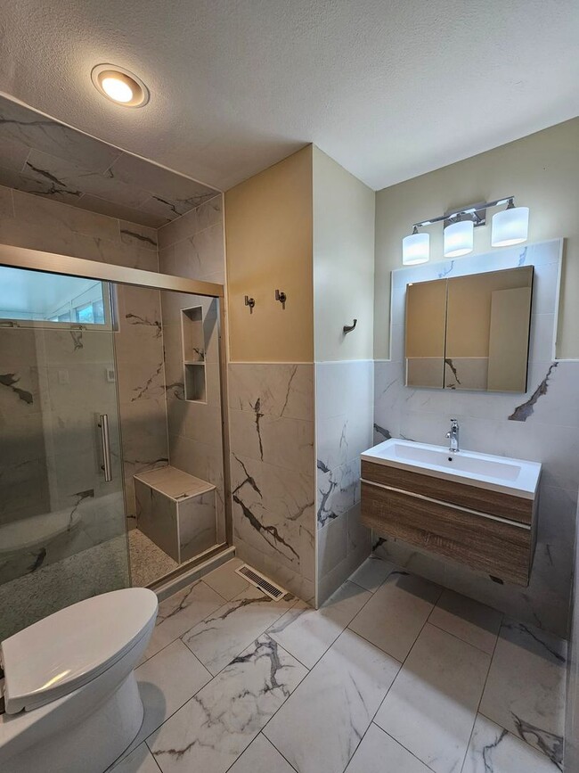 Building Photo - South Shores! 3 Bed, 1.5 bath