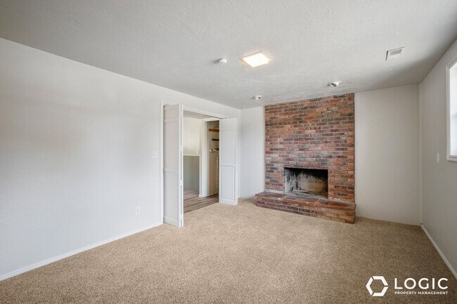 Building Photo - 844 E 2800 N