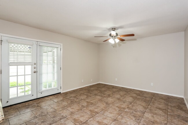 Building Photo - 616 Prairie Ln