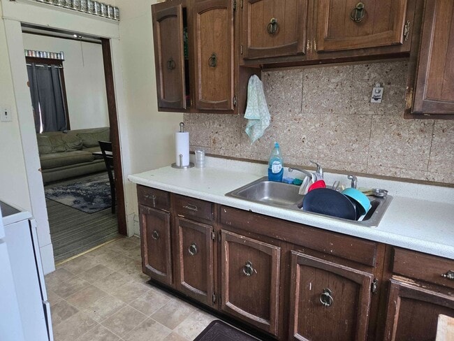 Building Photo - 1602 8th St E