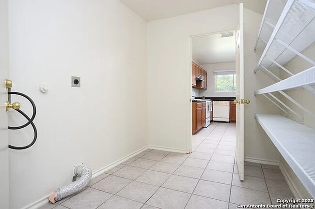 Building Photo - 10002 Powderhouse Dr