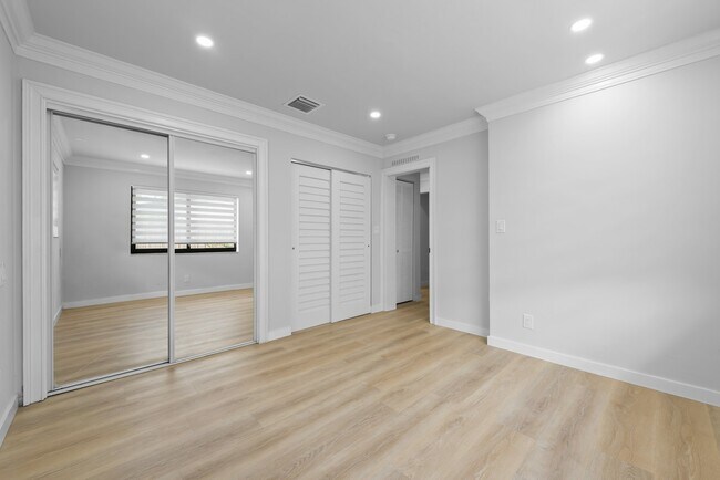 Building Photo - 2808 Middle River Dr