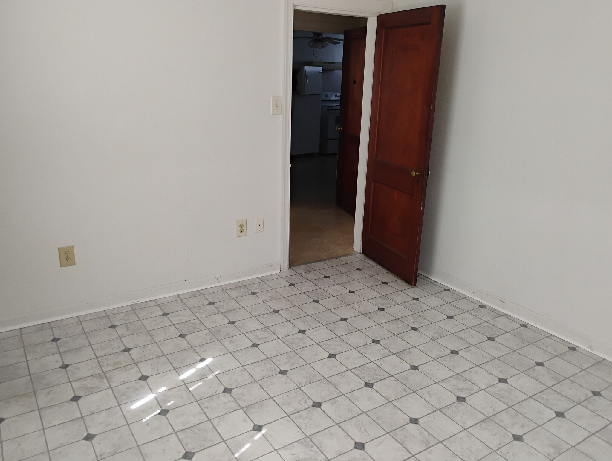 Building Photo - 701 Orchard St