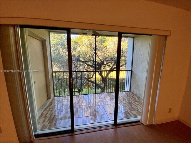Building Photo - 417 Lakeview Dr