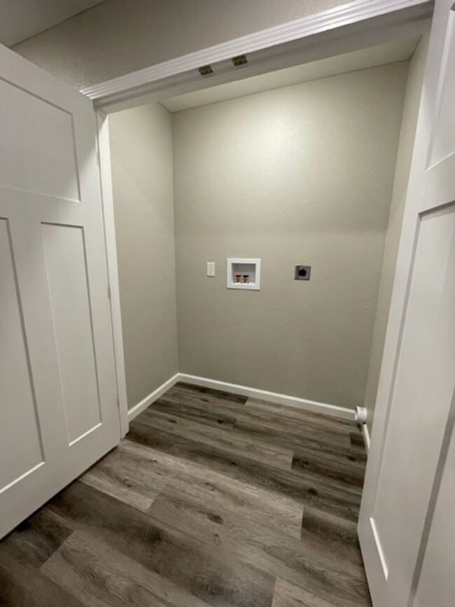 Building Photo - Italian Estates Property Management