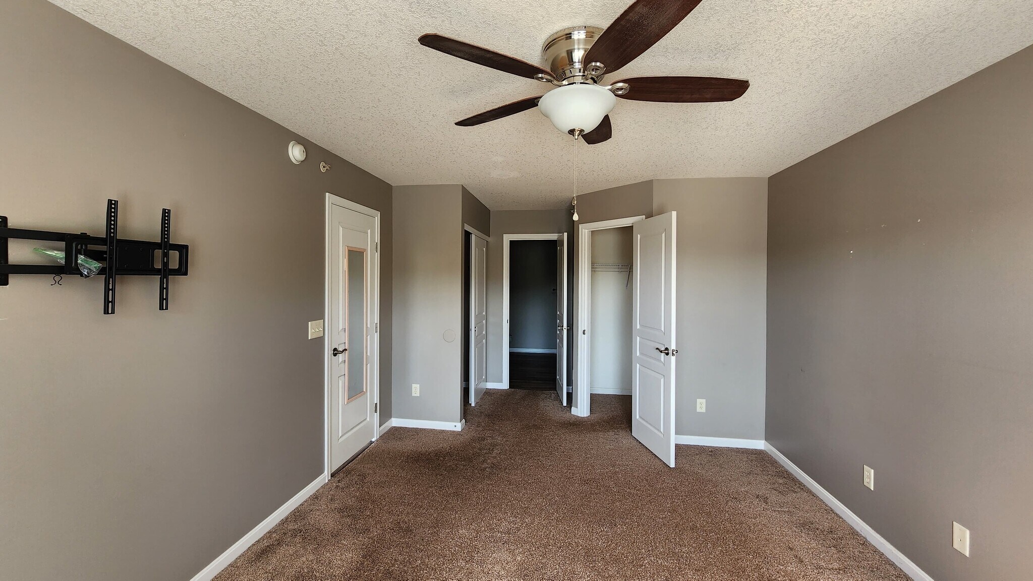 Building Photo - 2349 Rolling Hills Dr