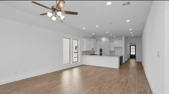 Building Photo - 211 Sierra Strm Ln