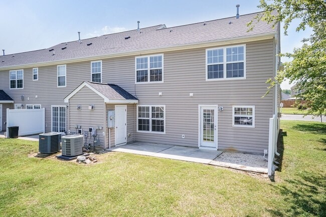 Building Photo - Four Bedroom Home!