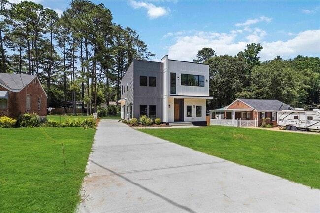 Building Photo - 1554 Columbia Cir