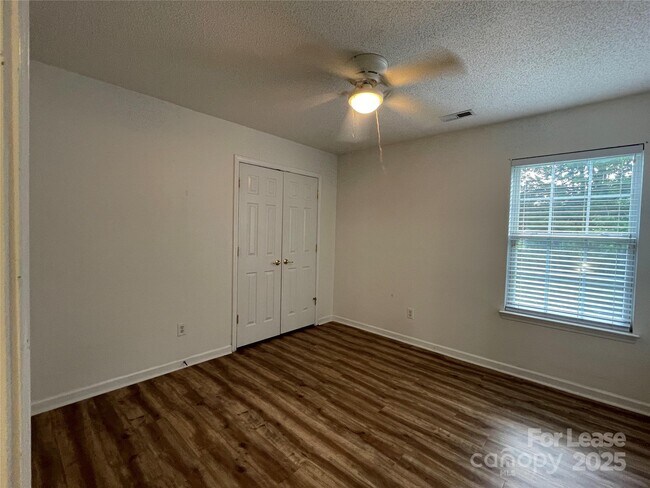 Building Photo - 5650 Berry Ridge Dr