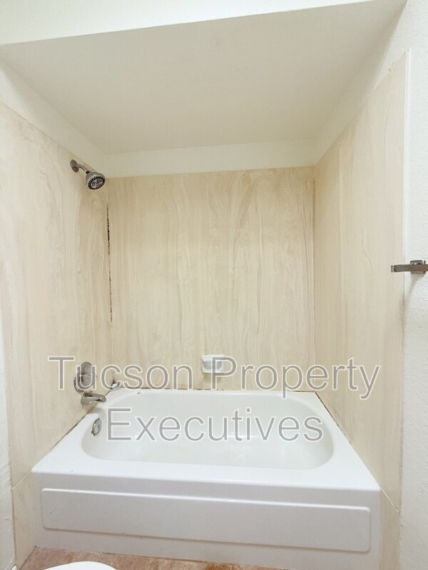 Building Photo - 4901 E Pima St