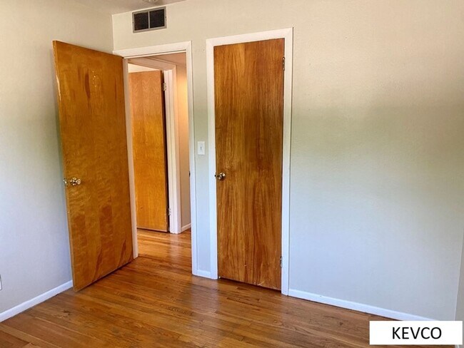 Building Photo - Wide Ranch Home in Campus West Near Foothills