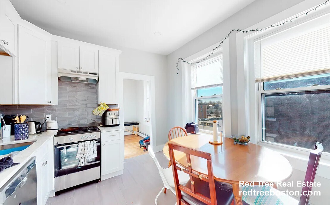 Building Photo - 1284 Commonwealth Ave