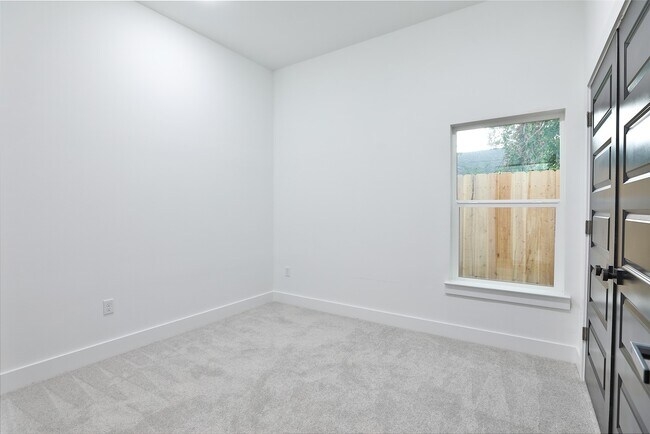 Building Photo - 8109 Bigwood St