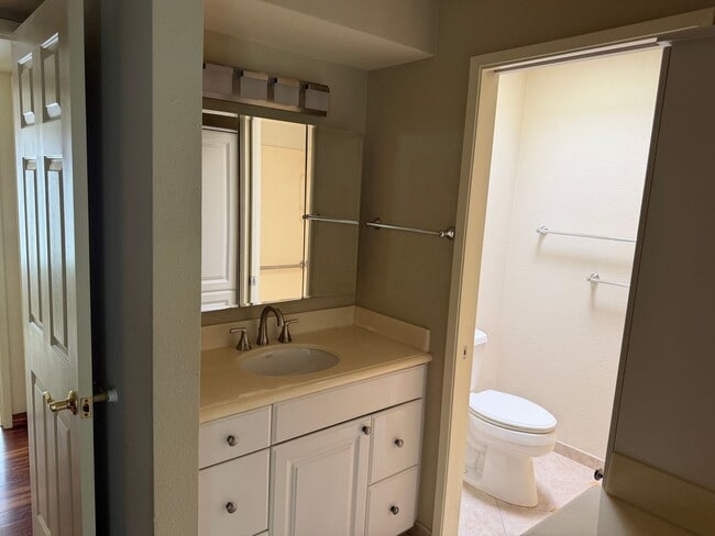 Building Photo - Santa Clara- Park Villas-Single story unit with community pool!