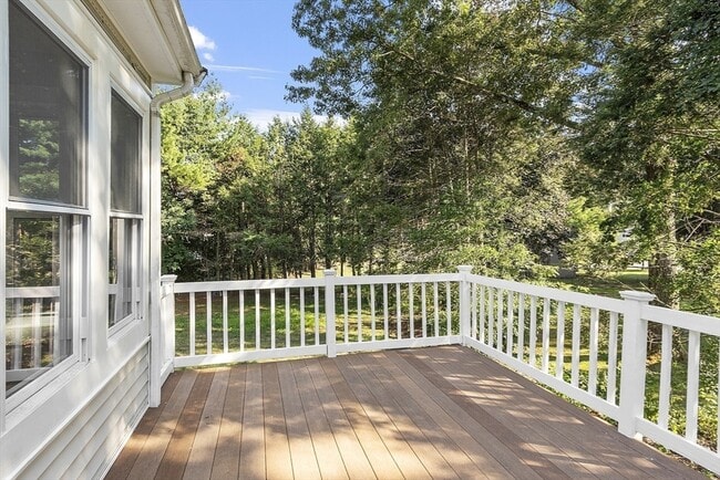 Building Photo - 1022 Pleasant St