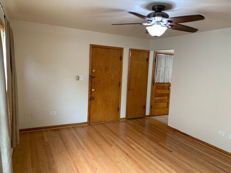 Living Room West Wall - 4908 N Harlem Ave