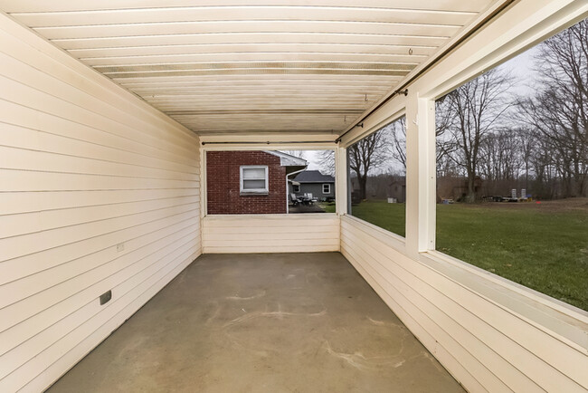 Building Photo - Bright 3-Bedroom Home