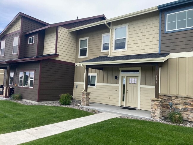 Building Photo - Discover this Gorgeous Townhome
