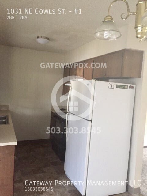 Building Photo - 1031 NE Cowls St