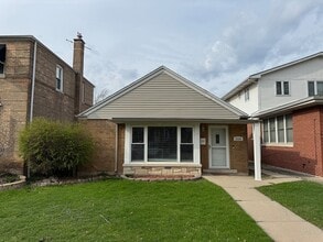 Building Photo - 2524 W 109th Pl