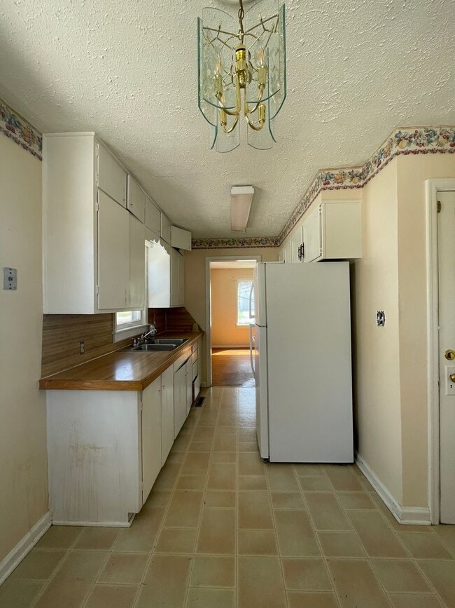 Building Photo - Charming 2 bedroom with a basement