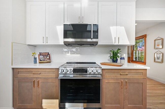 Building Photo - 8 Millard St