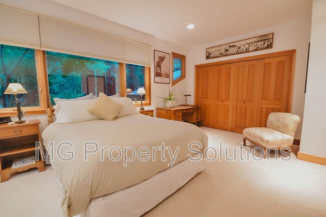 Building Photo - 7079 Lucas Valley Rd