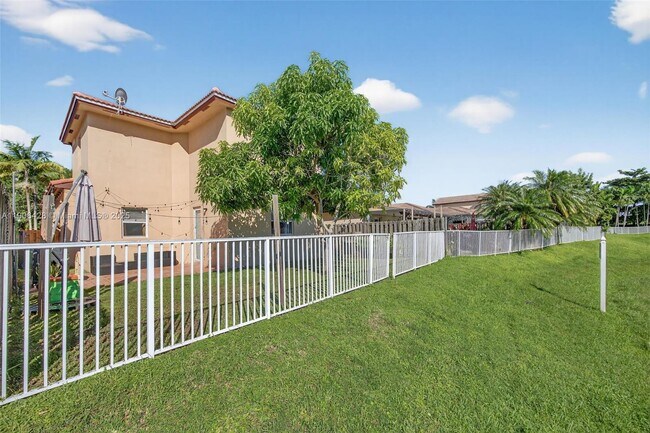 Building Photo - 379 NE 25th Terrace