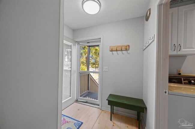 Building Photo - 14180 River Rd