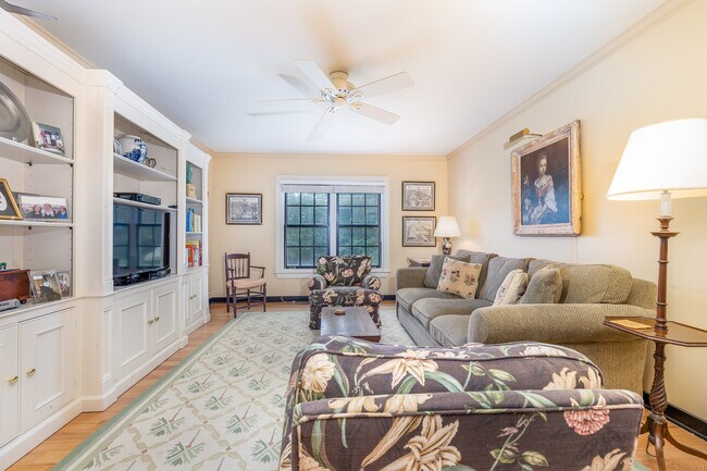 Building Photo - 43 Butternut Rd