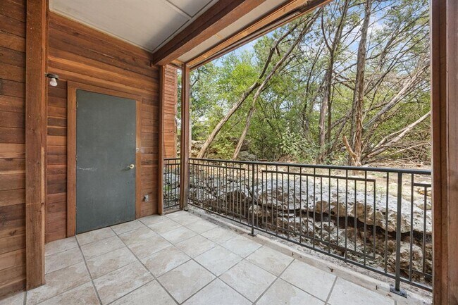 Building Photo - 4711 Spicewood Springs Rd