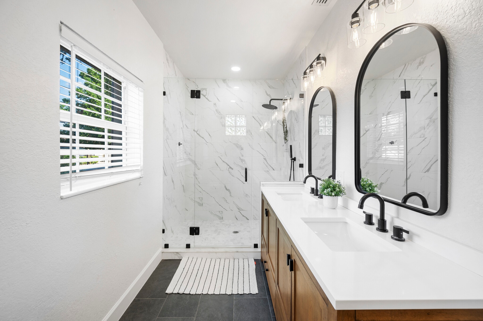 Master Bath - 916 Woodward St