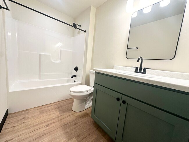 Building Photo - 533 Rustic Ridge Dr