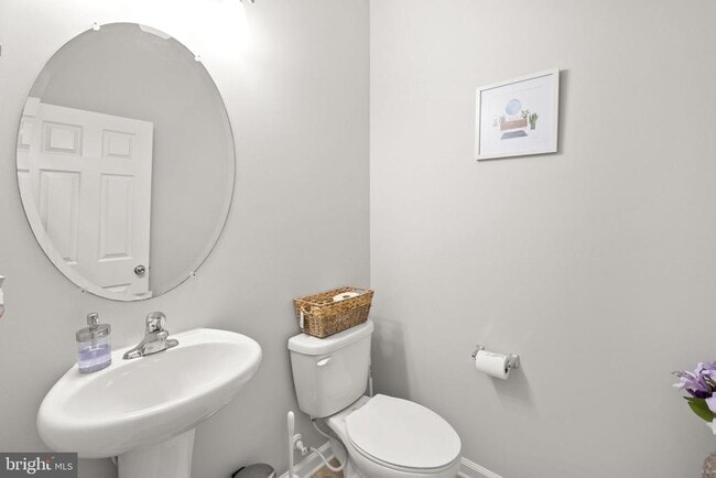 Building Photo - 1738 Beacon Ln