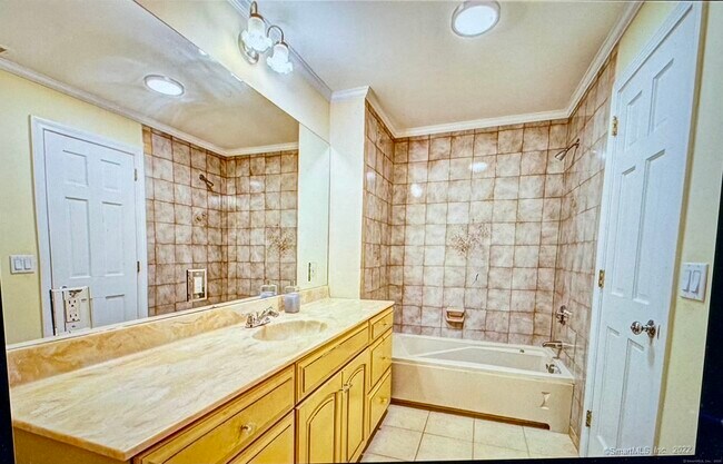 Building Photo - 136 Tunxis Vlg