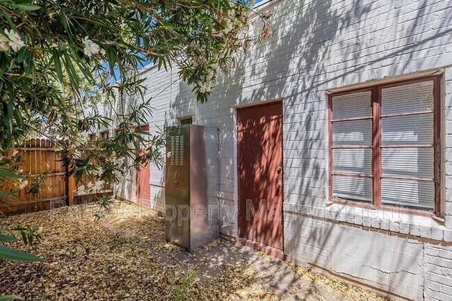 Building Photo - 928 W McDowell Rd