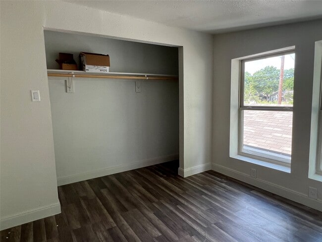 Building Photo - 201 Eastwood St