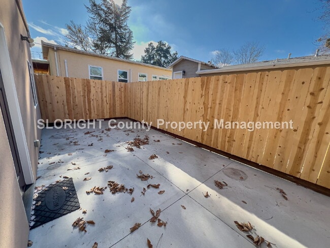 Building Photo - AVAILABLE NOW - Spacious Home Close to Downtown Paso Robles - 3 Bed / 2.5 Bath