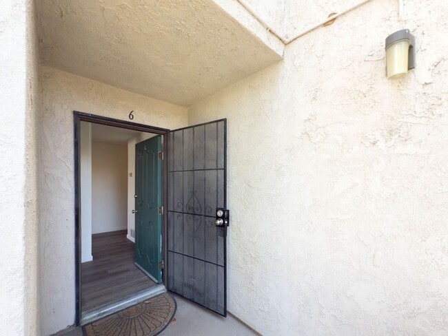 Building Photo - 2 BEDROOM 2 BATH CONDO IN GATED COMMUNITY ...