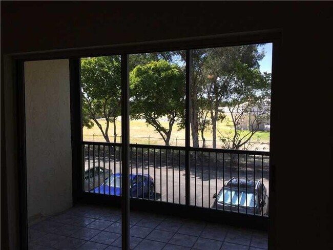 Building Photo - 4273 NW 89th Ave