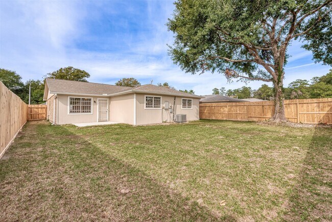 Building Photo - 8714 Valley Flag Dr