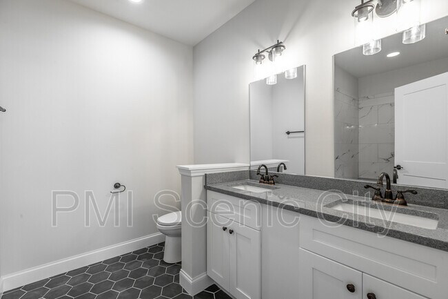 Building Photo - 1908 Cypress Ln