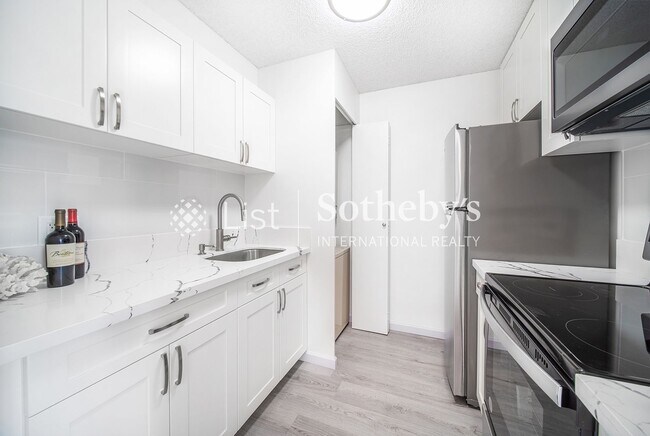 Building Photo - Villa on Eaton Square #1410 | Honolulu, HI