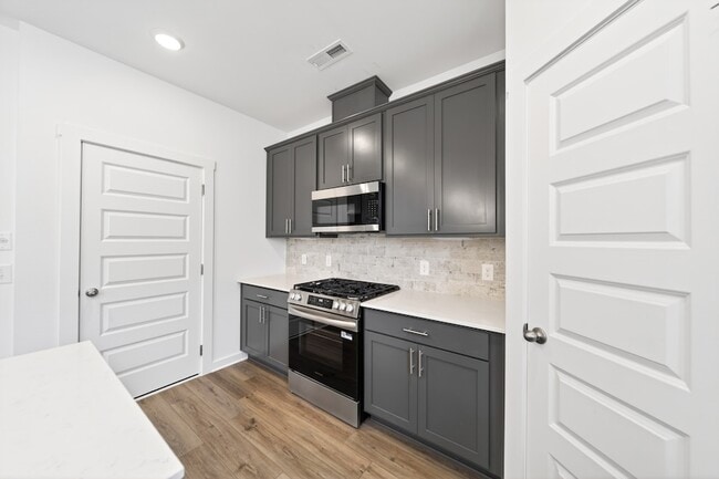 Building Photo - 7060 Sutton Dr