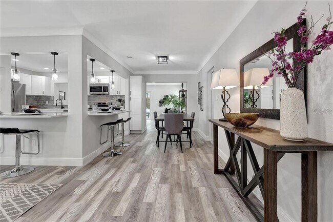 Building Photo - 6660 17th Ln N