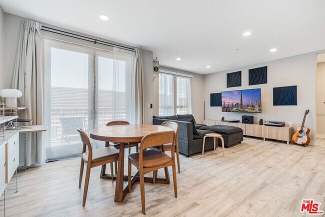 Building Photo - 6030 S Seabluff Dr