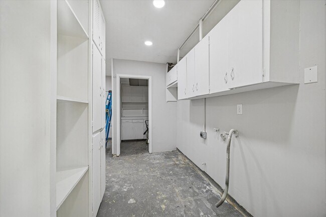 Building Photo - 1703 Raintree Dr