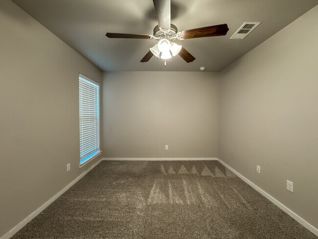 Building Photo - 1212 Ash St