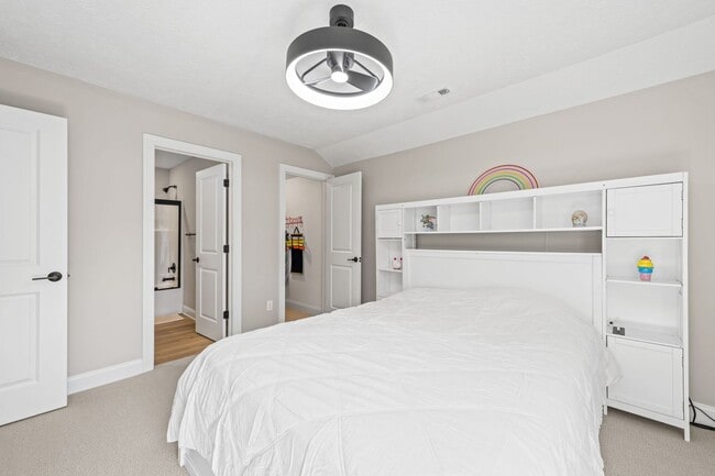 Building Photo - Modern Luxury!  Lakes of Orange Single family home